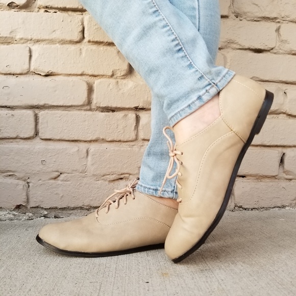 Shoes - Nude Lace Up Oxford Flats